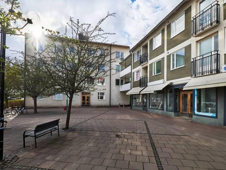 Bostad Rotsunda torg Sollentuna