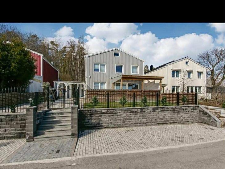 Bostad Slagsta gårdsväg Botkyrka